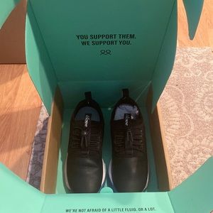 Clove nursing shoes lightly worn